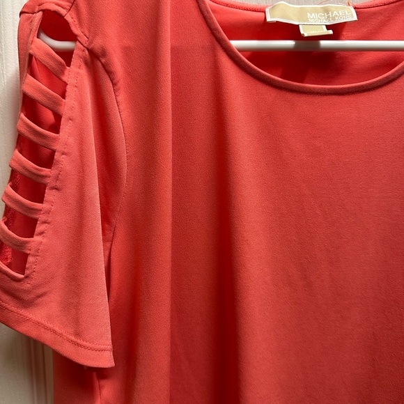 Michael Kors  Women's Top with Cut-Out Sleeves size XL/ NWOT B96 - Picture 2 of 4